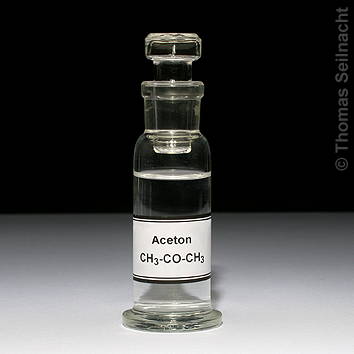 Aceton in Flasche