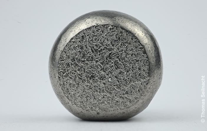 Hochreines Nickel mit typischer Oberflächenstruktur