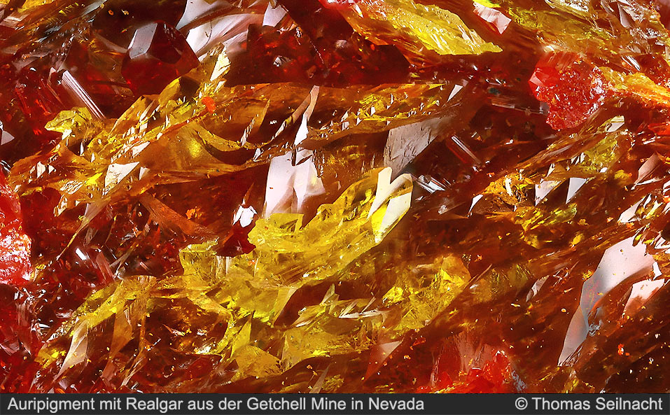 Realgar mit Auripigment aus der Getchell Mine in Nevada