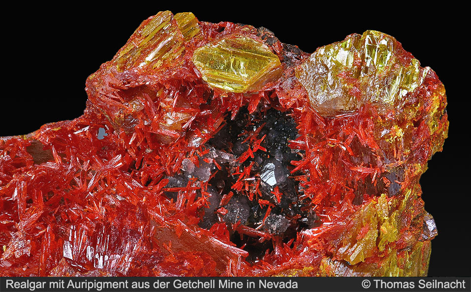 Realgar mit Auripigment aus der Getchell Mine in Nevada